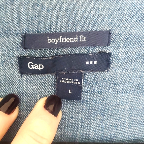 GAP Boyfriend Fit Jean Shirt (Large) - Picture 4 of 8